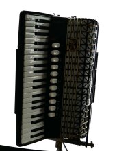 Hohner Atlantic IV N Deluxe with accordion stand